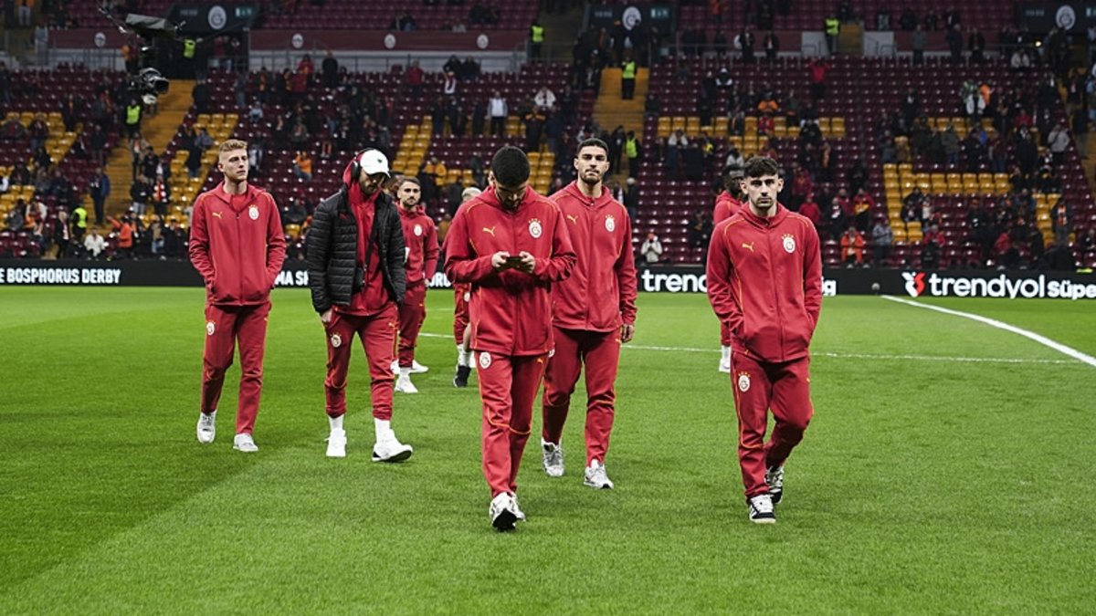 Galatasaray yönetiminden maç öncesi taraftarlara 'uyarı' yazısı Galatasaray yönetiminden maç öncesi taraftarlara 'uyarı' yazısı