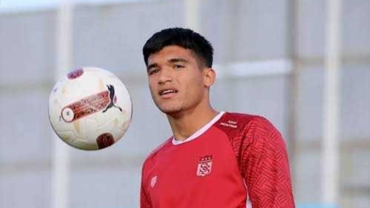 Sivasspor Emre Gökay ile sözleşme yeniledi