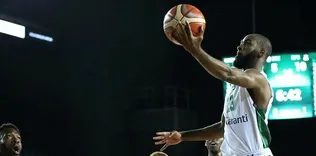 Darüşşafaka Efes’i yıktı