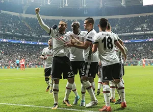 Cenk Tosun yıldızları solladı!