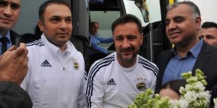 Fenerbahçe kafilesine çiçekli karşılama