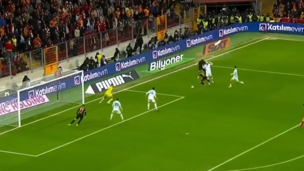 Galatasaray penaltı kazandı! İşte o pozisyon Galatasaray penaltı kazandı! İşte o pozisyon