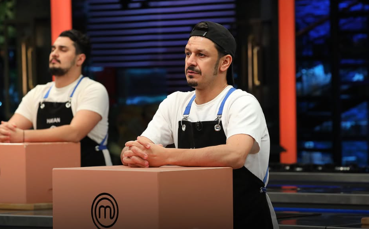 masterchef-eleme-adayi-kim-oldu-3-kasim-dun-aksam-masterchef-potaya-kim-gitti-dokunulmazlik-oyununu-hangi-taki-1762236415804.png