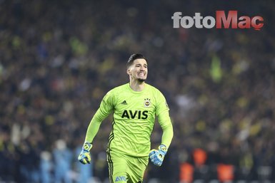 Efsane isim, Fenerbahçe'nin kalecisi Altay Bayındır'ı takibe aldı!