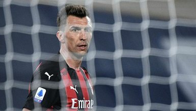 Son dakika spor haberi: Mario Mandzukic Milan'dan ayrıldığını açıkladı