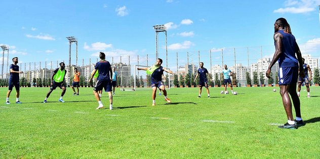 Başakşehir'de Burnley maçının hazırlıkları başladı