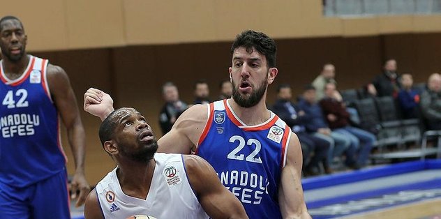 Anadolu Efes deplasmanda güldü