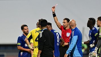 Kırmızı kart VAR uyarısıyla geldi