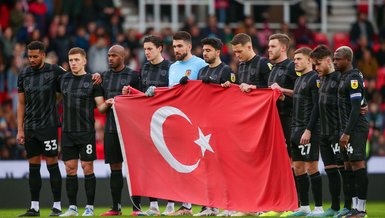 Hull City'den Türk bayraklı saygı duruşu