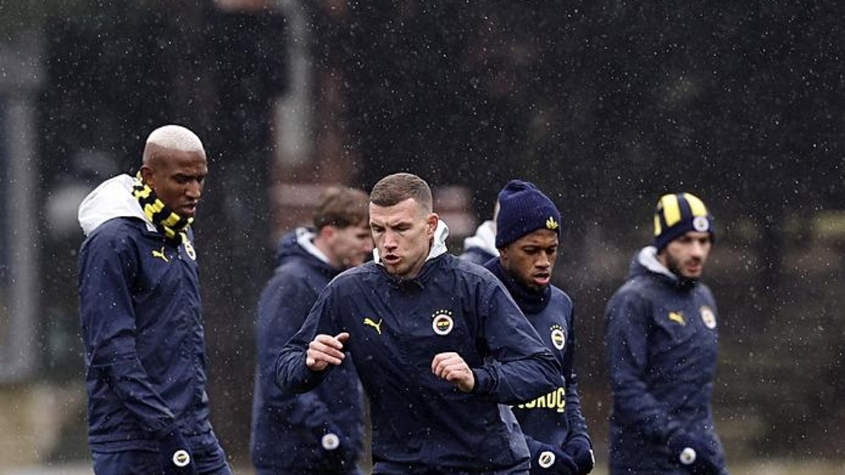 Fenerbahçe'nin Corendon Alanyaspor maçı kamp kadrosu açıklandı! Fenerbahçe'nin Corendon Alanyaspor maçı kamp kadrosu açıklandı!