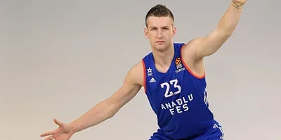 Anadolu Efes, Omic'i kiraladı
