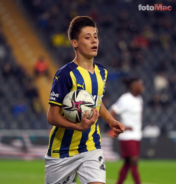 Fenerbahçe taraftarı ikiye bölündü! Arda Güler'e destek ve Mesut Özil...