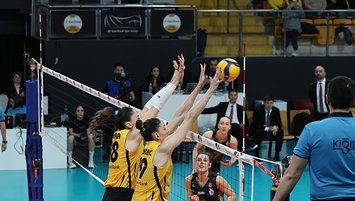 VakıfBank dörtlü finalde!