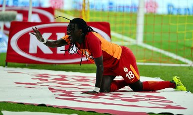 Bafetimbi Gomis’ten Galatasaray’a rest!