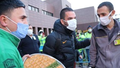 Arda Turan baklava teklifini 'kilo alırım' diyerek geri çevirdi!
