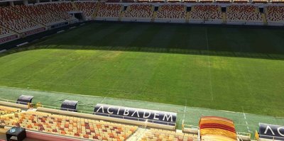 Yeni Malatya Stadyumu’nun çimleri de mantar hastalığına teslim