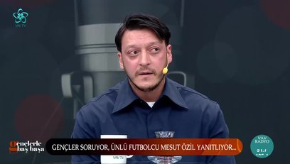 >Mesut Özil'den Gazze'deki soykırıma tepki!