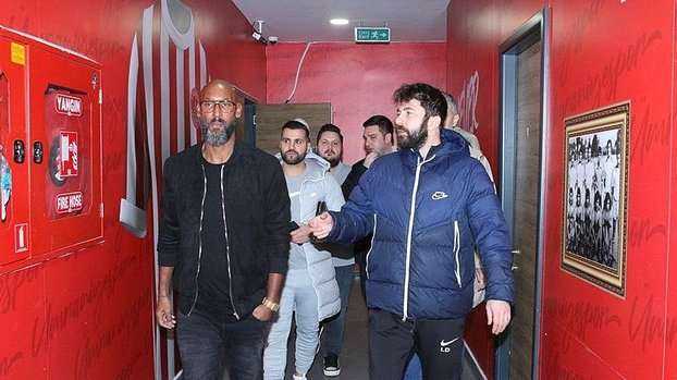 Anelka Ümraniyespor'da teknik heyet ve futbolcularla buluştu!