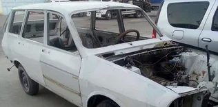 Hurda otomobili sarı-lacivert yaptı