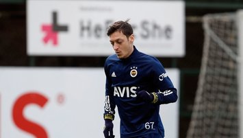 Kendi tasarladığı kramponu giyecek