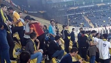 Fenerbahçe maçını Galatasaray formasıyla izledi!