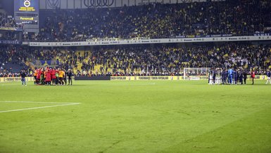 Fenerbahçe Galatasaray derbisi sonrası çok konuşulan görüntü! Jorge Jesus tüm takımı topladı ve...