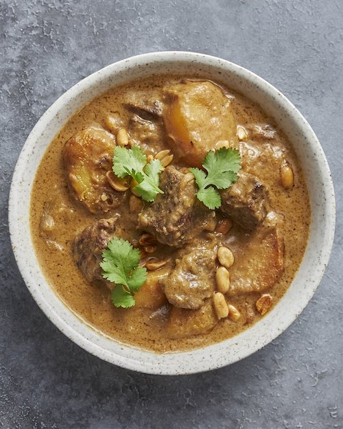 massaman-curry-tarifi-evde-massaman-curry-nasil-yapilir-massaman-curry-mazemeleri-ve-puf-noktalari-1701248467489.jpeg