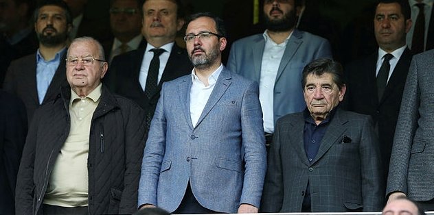 Kasapoğlu tribünde