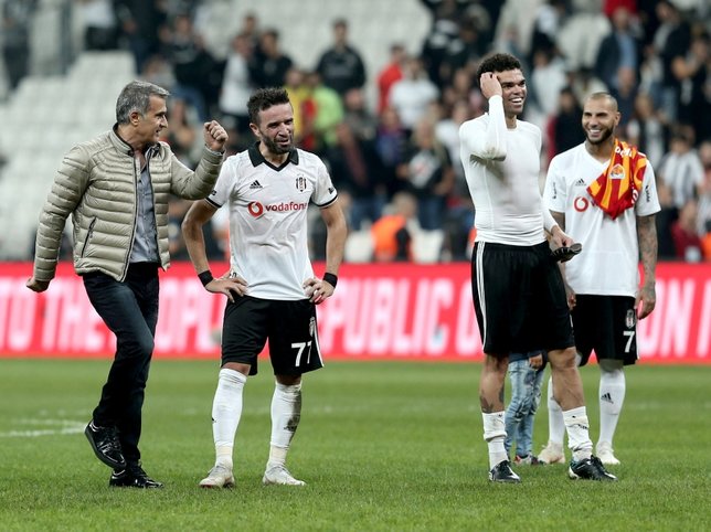 Åenol GüneÅten abisine sert gönderme: Tezgah!