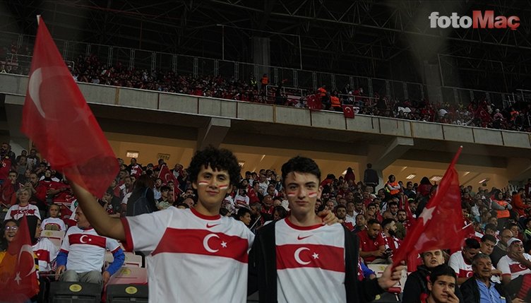 Eskişehir'de görsel şölen! İşte Türkiye - Ermenistan maçı öncesindeki o koreografi
