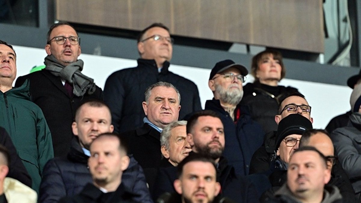 Gençlik ve Spor Bakanı Osman Aşkın Bak'tan A Milli Takım'a tebrik mesajı!