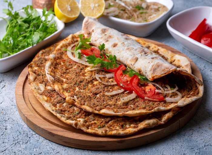 lahmacun-tarifi-citir-citir-hamuru-kiyir-kiyir-ic-harci-lahmacun-puf-noktalari-evde-kolay-lahmacun-nasil-yapil-1695641681197.jpeg