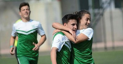 Manisa BBSK'li gençler şampiyonluk yolunda