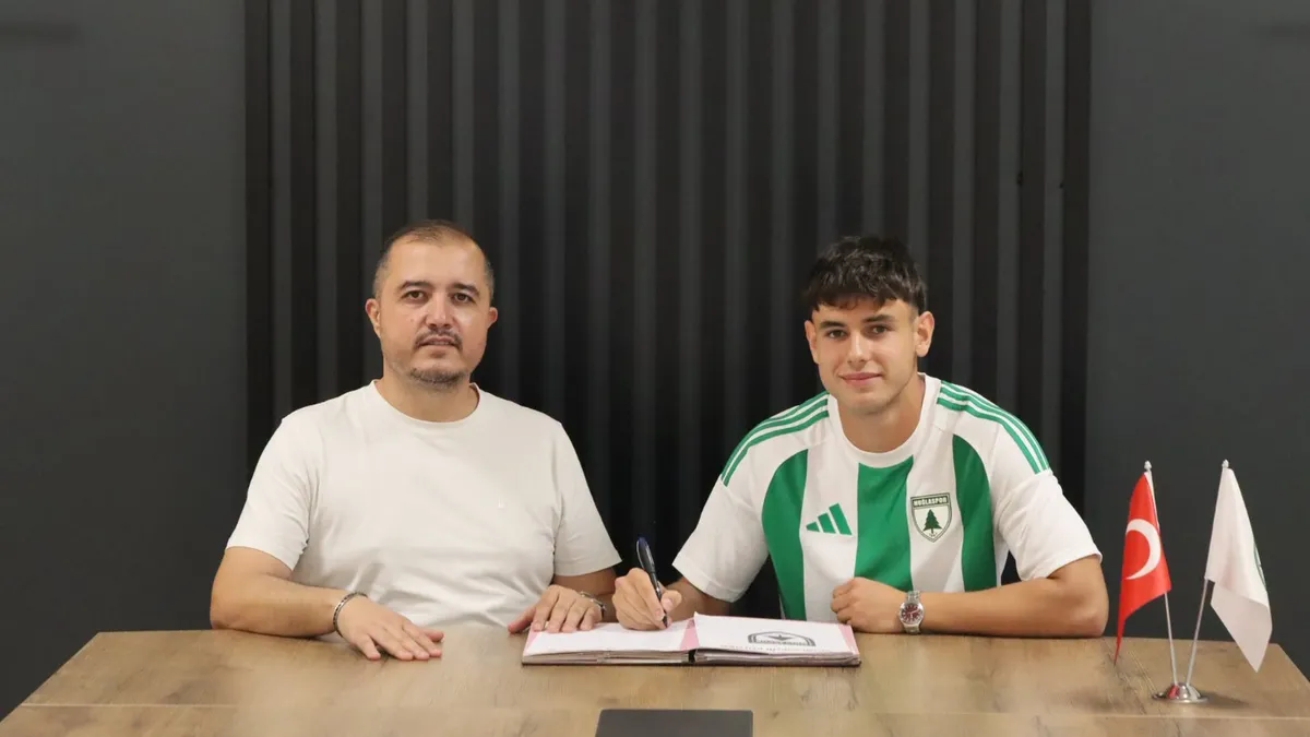 Muğlaspor genç futbolcu Baran Ekiz'i renklerine bağladı