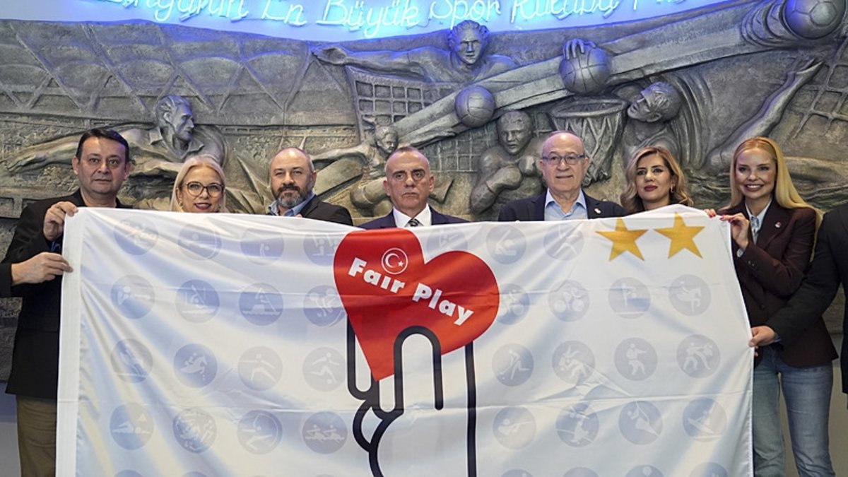 TMOK tarafından Fenerbahçe'ye Fair Play Altın Şeref Bayrağı verildi