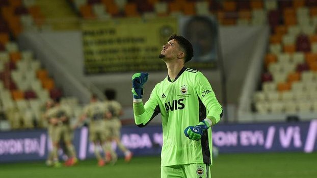 Fenerbahçe'de Altay Bayındır’dan futbolcu arkadaşlarına Ramazan paketi çağrısı! #