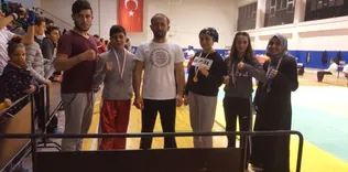 Kick bokscular madalya ile döndü