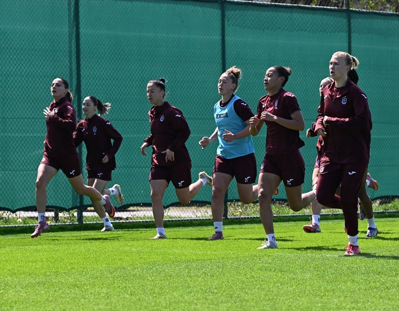 trabzonspor-kadin-futbol-takimi-5-yilin-en-basarili-performansini-bu-sezon-sergiledi-1777374090093.jpg