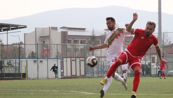 Karşıyaka futbolda tekliyor