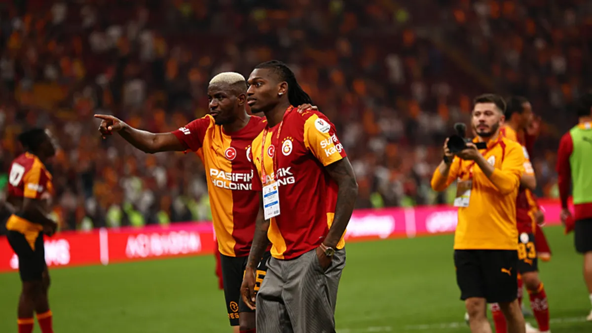 Rafael Leao, Galatasaray-Göztepe Maçının Ardından Sahaya İndi! O Anlar