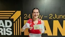 Esra Paris’te