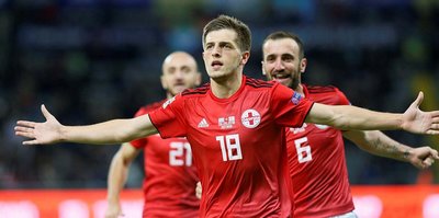 Halil Umut Meler'in düdük çaldığı maçta Gürcistan, konuk olduğu Kazakistan'ı 2-0 yendi