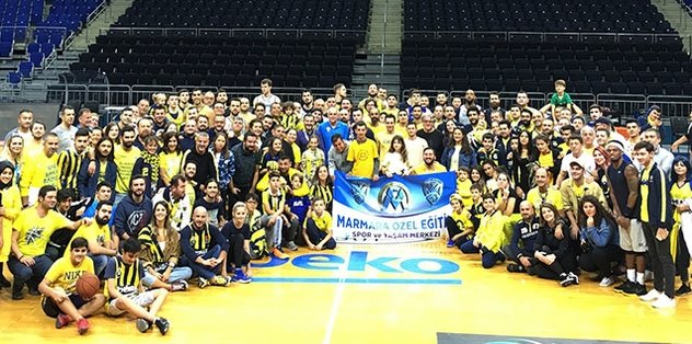 Fenerbahçe Beko’ya taraftarlardan moral ziyareti