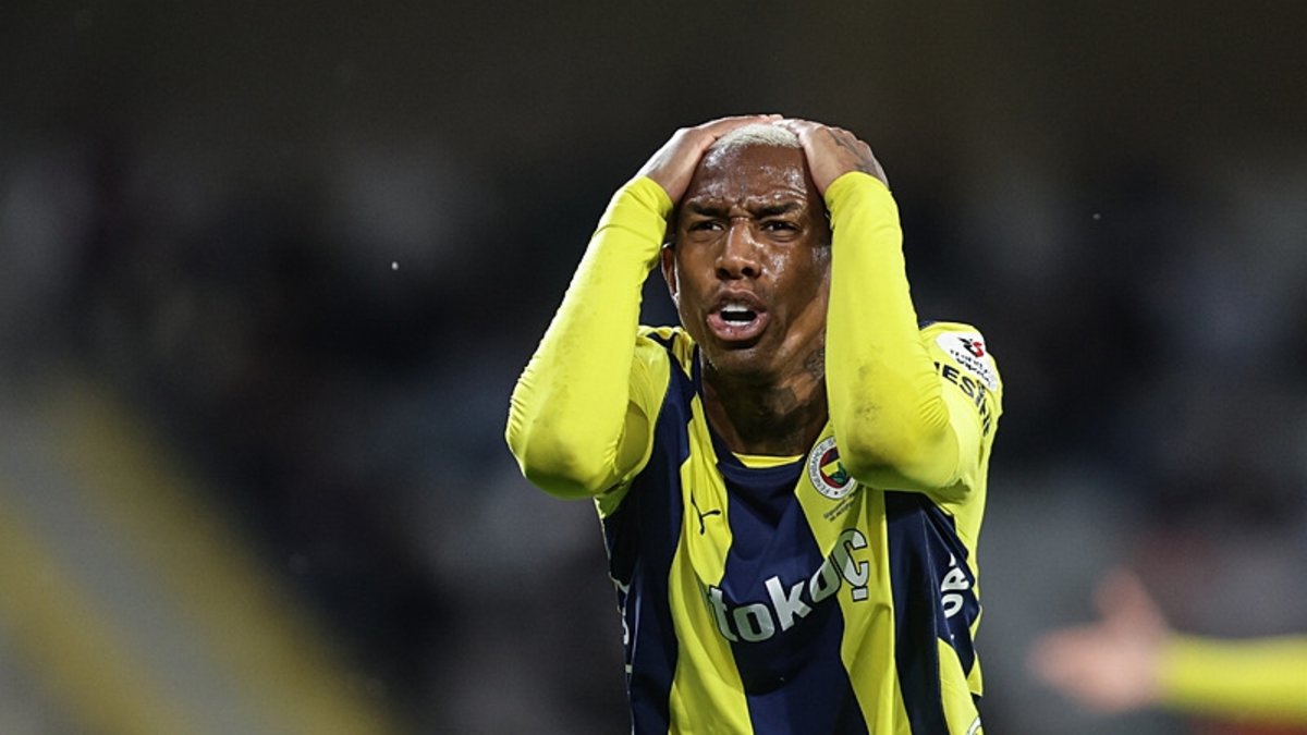 Fenerbahçe VAR'dan penaltı bekledi! Fenerbahçe VAR'dan penaltı bekledi!