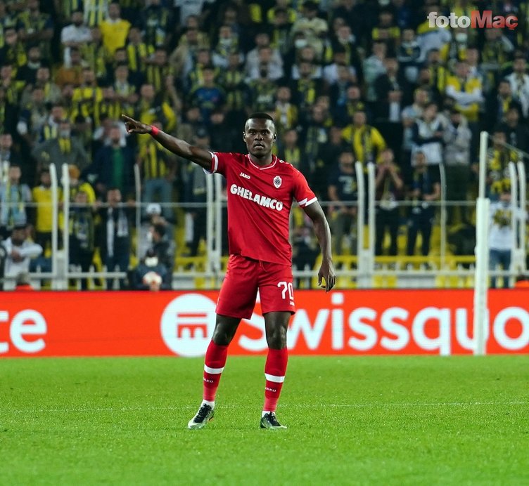 Fenerbahçe'nin eski golcüsü Samatta'dan transfer itirafı! "Corona virüsünün patlak vereceğini önceden bilseydim bile..."