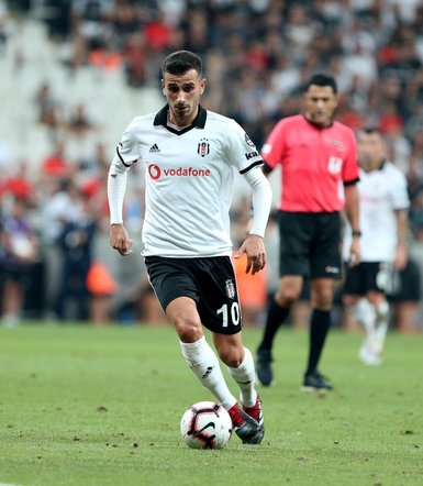Beşiktaşlı futbolcu Oğuzhan Özyakup, Demet Özdemir’i unutamadı