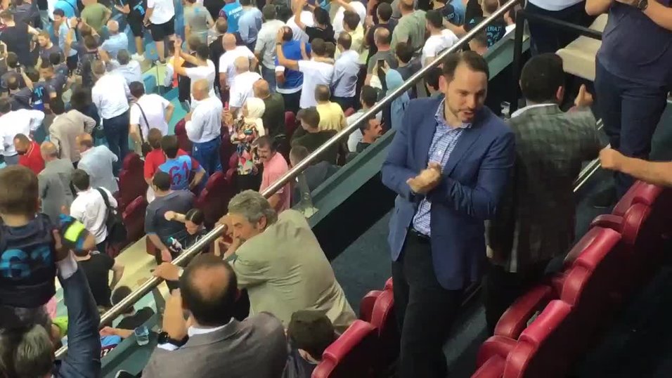 Hazine ve Maliye BakanÄ± Berat Albayrak'Ä±n gol sevinci. ile ilgili gÃ¶rsel sonucu
