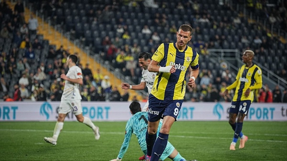 Edin Dzeko'dan Fenerbahçe'ye veda paylaşımı!
