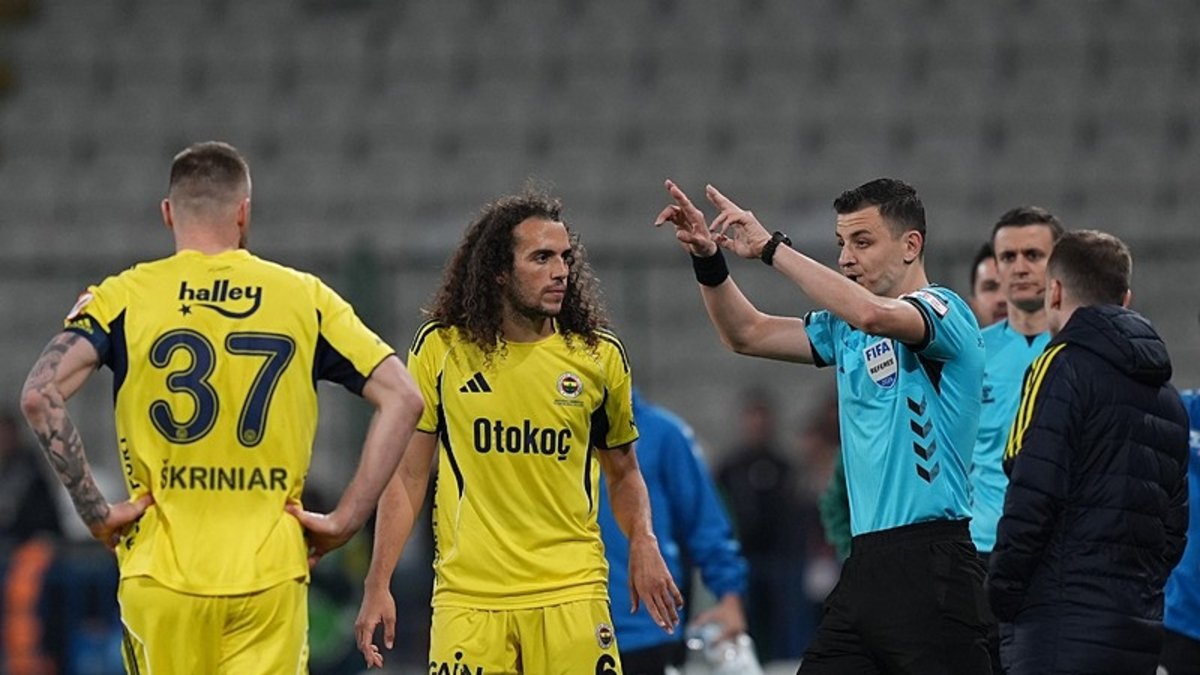 Fenerbahçe'nin iki oyuncusu Ziraat Türkiye Kupası'nda yenilgi sonrası tartışmaya başladı!