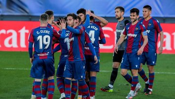 10 kişilik Real Madrid'e Levante şoku!